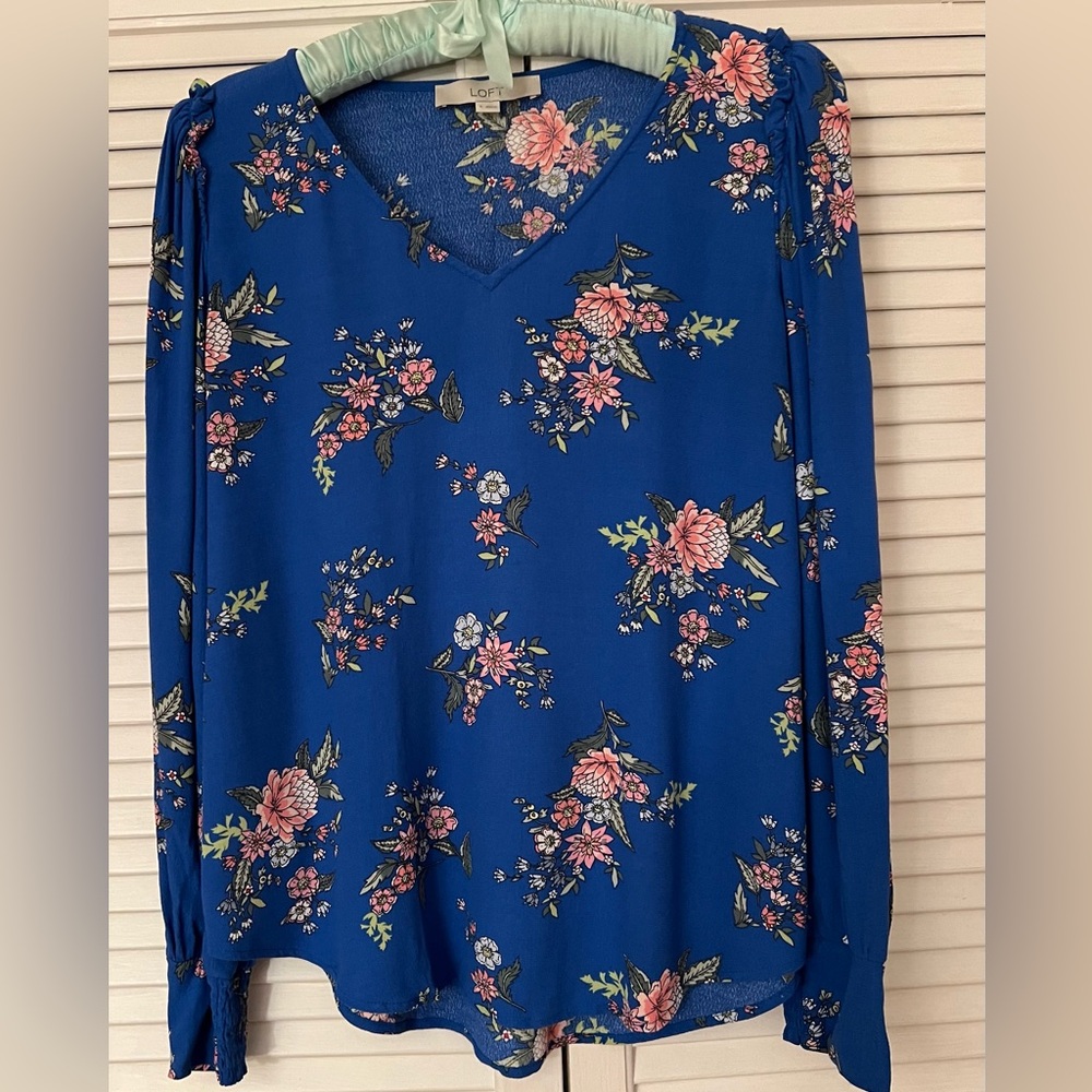Loft long sleeve blouse. V-neck. Size small
